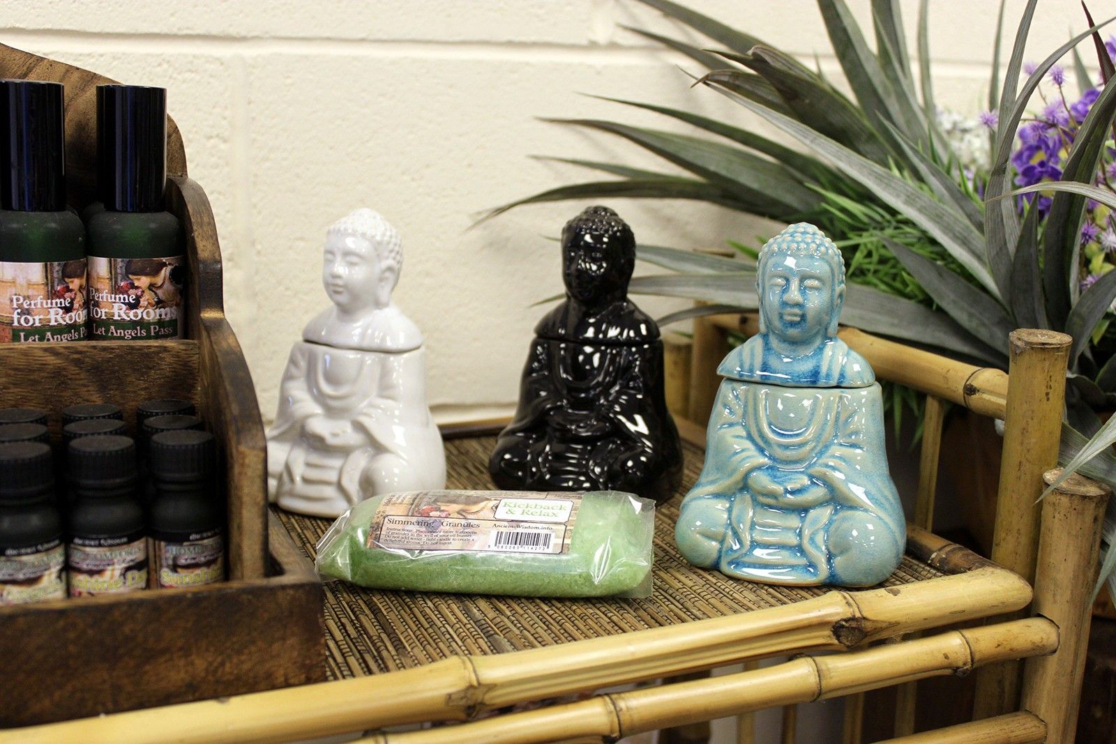 Sitting Buddha Oil Burner – Black | www.artisan-gifts.co.uk 4 Sitting Buddha Oil Burner – Black | www.artisan-gifts.co.uk 3